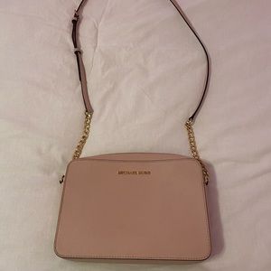michael kors womens light pink jet set cross body purse!
